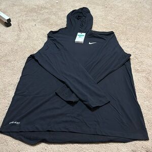 NWT Men’s Nike dri-fit hooded Tee training top. Size XL.black/white.